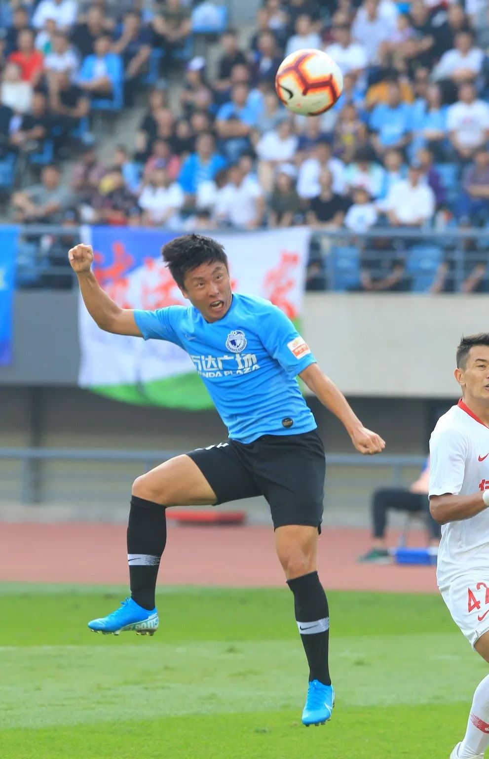 ManBetX-Rookie在瑞士队比赛中领先优势明显，比赛局势复杂引发热议！观众掌声雷动的简单介绍