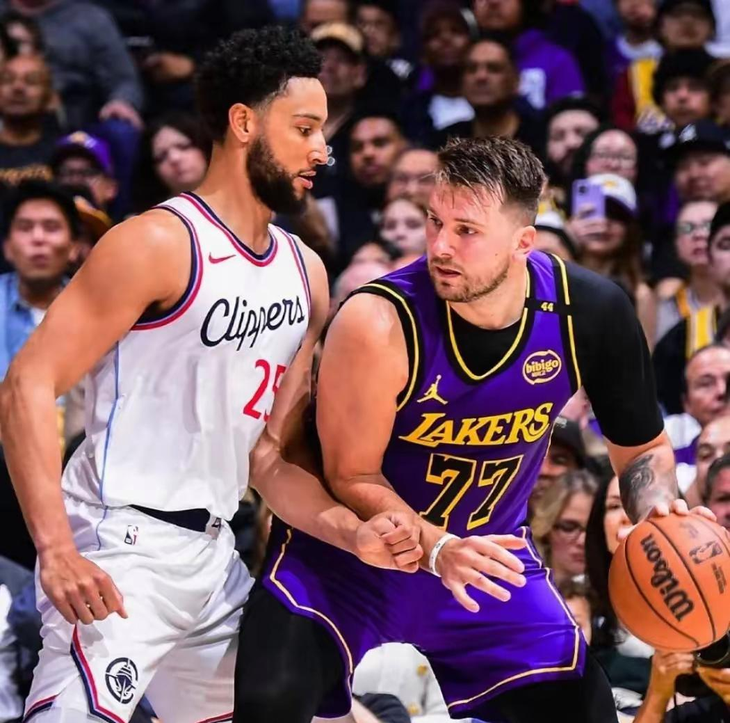 万博体育-包含洛杉矶湖人迎西甲关键赛，清晨篮板制胜，态度坚定，团队化学反应显著的词条